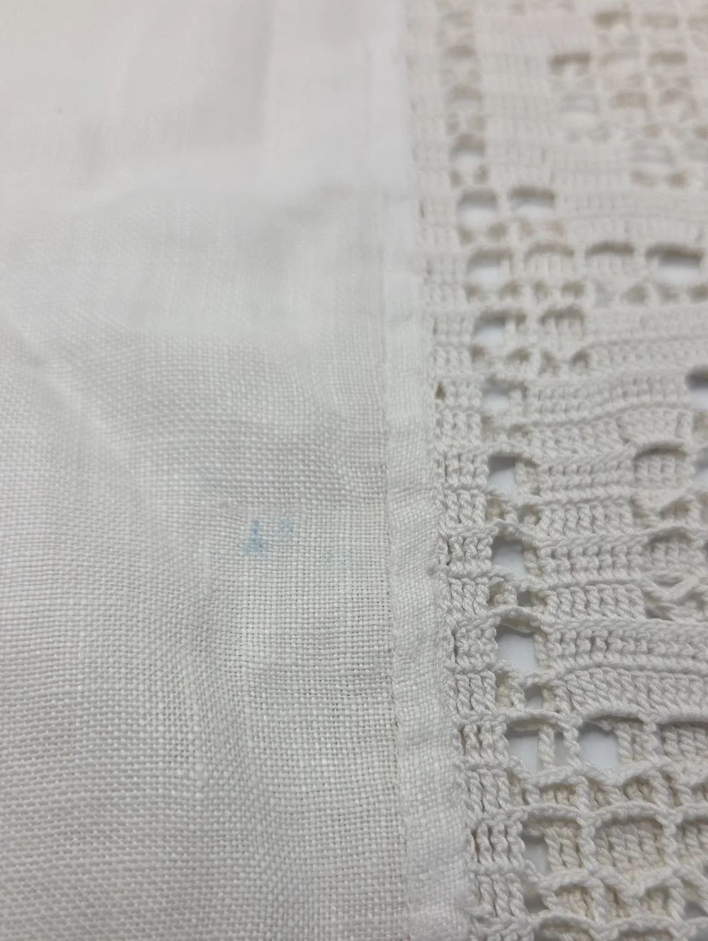 Doilie-Lace Edge Table Runner - Cream. Vintage